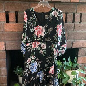 Taylor Dress / Black with Flowers / Flirty / Size 8